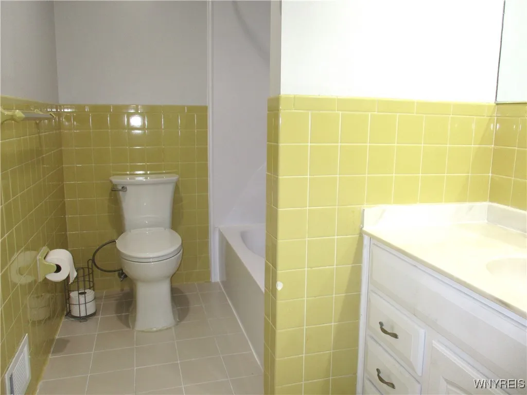 105 Carriage Drive 7, Orchard Park, New York 14127, Orchard Park, New York 14127, 3 Bedrooms Bedrooms, 7 Rooms Rooms,1 BathroomBathrooms,Residential,For Sale,105 Carriage Drive 7, Orchard Park, New York 14127,0,B1651307