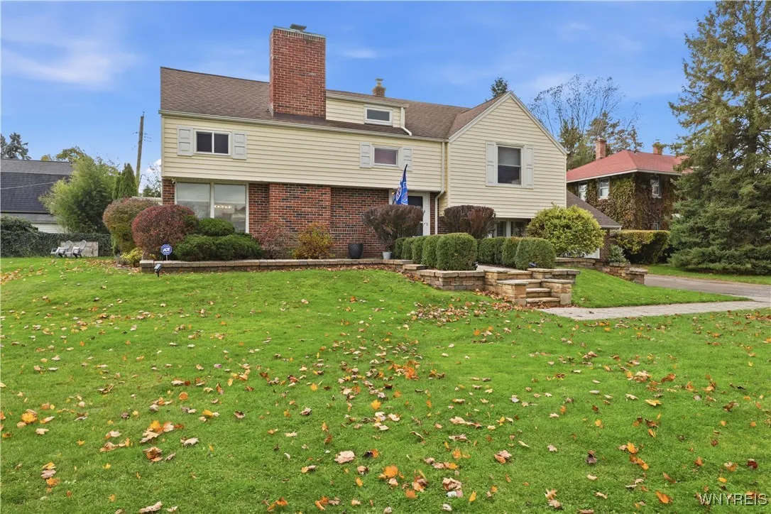 11 Cloister Court, Amherst, New York 14226, Amherst, New York 14226, 4 Bedrooms Bedrooms, 10 Rooms Rooms,2 BathroomsBathrooms,Residential,For Sale,11 Cloister Court, Amherst, New York 14226,0,B1651194