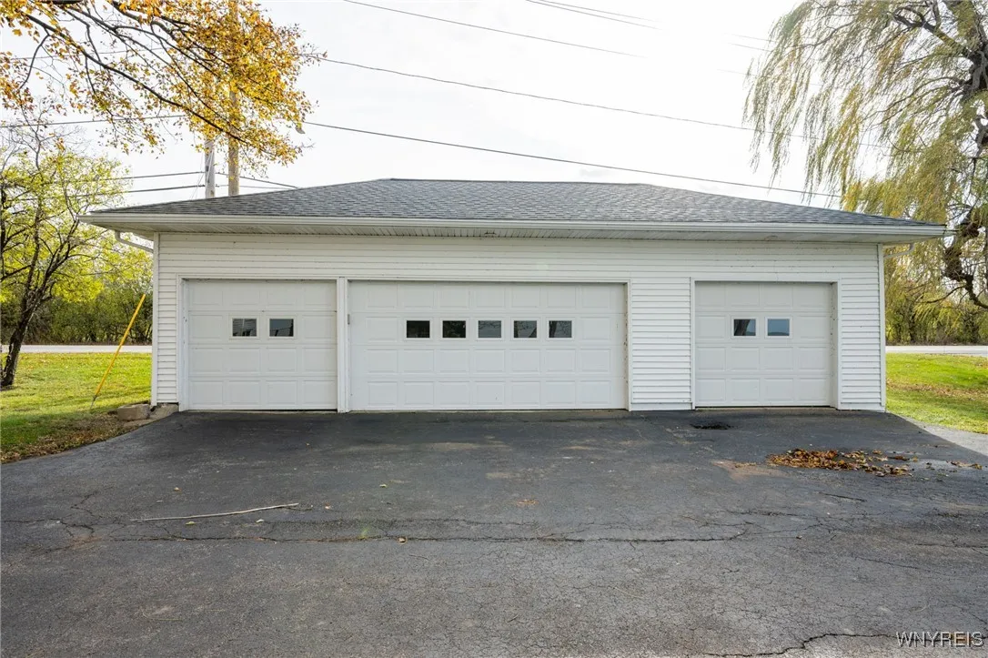 5198 Lake Shore Road, Hamburg, New York 14075, Hamburg, New York 14075, 5 Bedrooms Bedrooms, 12 Rooms Rooms,3 BathroomsBathrooms,Residential,For Sale,5198 Lake Shore Road, Hamburg, New York 14075,0,B1649839