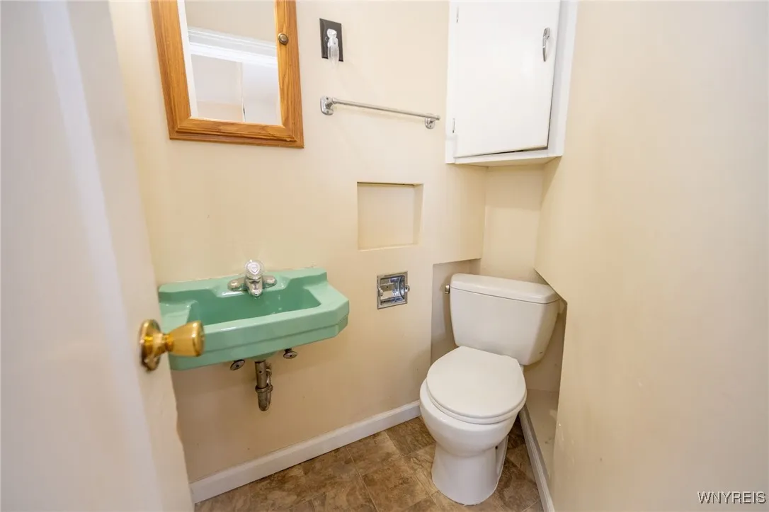 5198 Lake Shore Road, Hamburg, New York 14075, Hamburg, New York 14075, 5 Bedrooms Bedrooms, 12 Rooms Rooms,3 BathroomsBathrooms,Residential,For Sale,5198 Lake Shore Road, Hamburg, New York 14075,0,B1649839