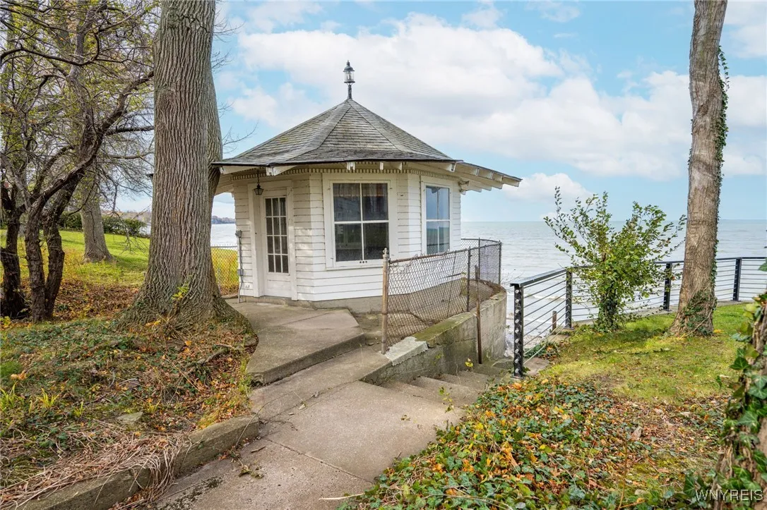 5198 Lake Shore Road, Hamburg, New York 14075, Hamburg, New York 14075, 5 Bedrooms Bedrooms, 12 Rooms Rooms,3 BathroomsBathrooms,Residential,For Sale,5198 Lake Shore Road, Hamburg, New York 14075,0,B1649839