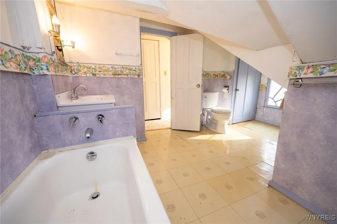 5198 Lake Shore Road, Hamburg, New York 14075, Hamburg, New York 14075, 5 Bedrooms Bedrooms, 12 Rooms Rooms,3 BathroomsBathrooms,Residential,For Sale,5198 Lake Shore Road, Hamburg, New York 14075,0,B1649839