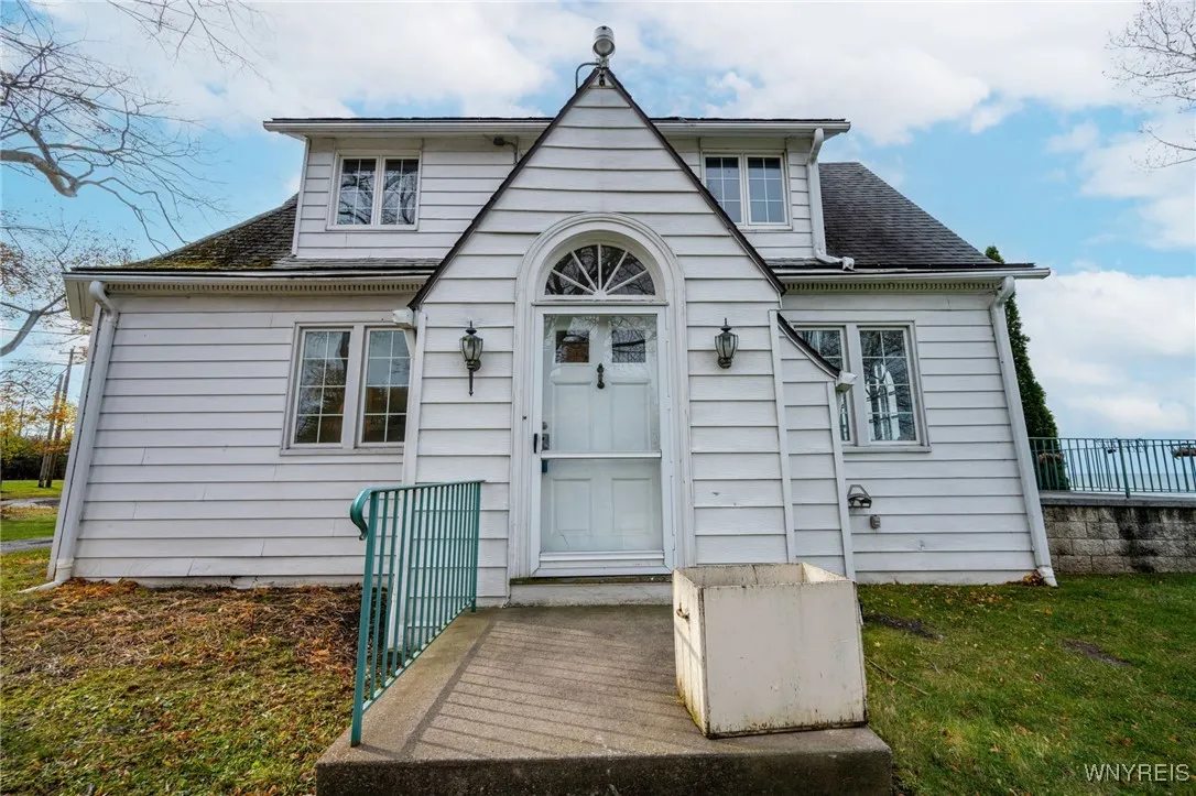 5198 Lake Shore Road, Hamburg, New York 14075, Hamburg, New York 14075, 5 Bedrooms Bedrooms, 12 Rooms Rooms,3 BathroomsBathrooms,Residential,For Sale,5198 Lake Shore Road, Hamburg, New York 14075,0,B1649839