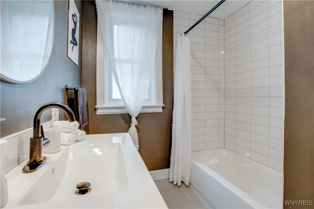 936 West Ferry Street N, Buffalo, New York 14209, Buffalo, New York 14209, 2 Bedrooms Bedrooms, 6 Rooms Rooms,1 BathroomBathrooms,Residential,For Sale,936 West Ferry Street N, Buffalo, New York 14209,0,B1651289