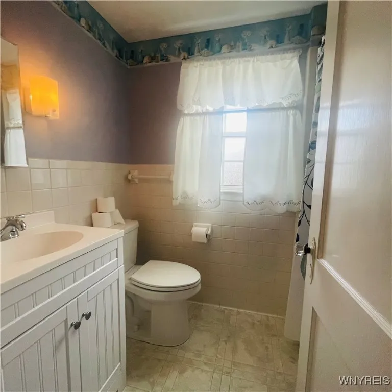 82 Onondaga Ave, West Seneca, New York 14220, West Seneca, New York 14220, 4 Bedrooms Bedrooms, 7 Rooms Rooms,1 BathroomBathrooms,Residential,For Sale,82 Onondaga Ave, West Seneca, New York 14220,0,B1651181