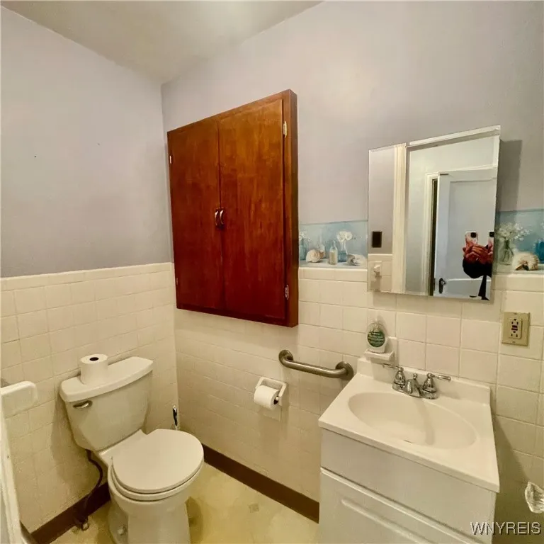 82 Onondaga Ave, West Seneca, New York 14220, West Seneca, New York 14220, 4 Bedrooms Bedrooms, 7 Rooms Rooms,1 BathroomBathrooms,Residential,For Sale,82 Onondaga Ave, West Seneca, New York 14220,0,B1651181