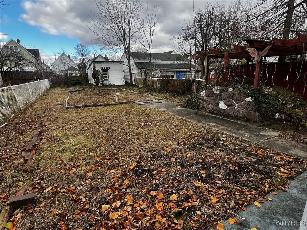 41 Briscoe Avenue, Buffalo, New York 14211, Buffalo, New York 14211, 4 Bedrooms Bedrooms, ,2 BathroomsBathrooms,Residential,For Sale,41 Briscoe Avenue, Buffalo, New York 14211,0,B1651409