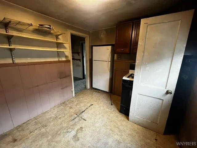 41 Briscoe Avenue, Buffalo, New York 14211, Buffalo, New York 14211, 4 Bedrooms Bedrooms, ,2 BathroomsBathrooms,Residential,For Sale,41 Briscoe Avenue, Buffalo, New York 14211,0,B1651409