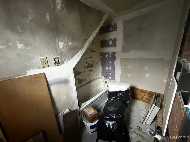 41 Briscoe Avenue, Buffalo, New York 14211, Buffalo, New York 14211, 4 Bedrooms Bedrooms, ,2 BathroomsBathrooms,Residential,For Sale,41 Briscoe Avenue, Buffalo, New York 14211,0,B1651409