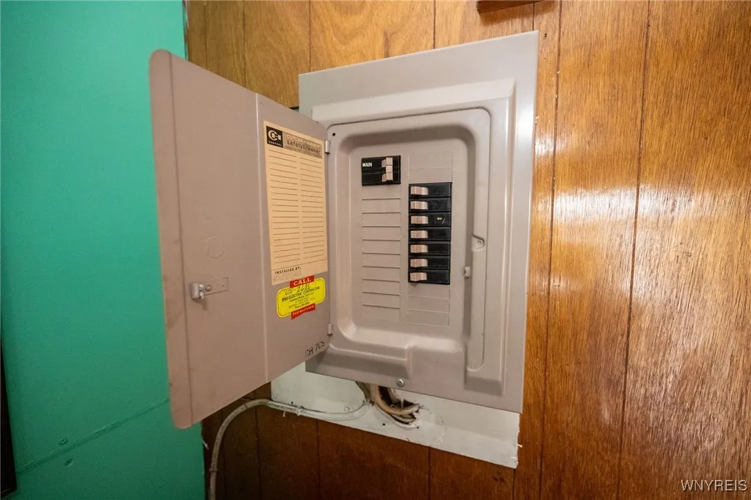 15 Central Avenue, Buffalo, New York 14206, Buffalo, New York 14206, 4 Bedrooms Bedrooms, 8 Rooms Rooms,1 BathroomBathrooms,Residential,For Sale,15 Central Avenue, Buffalo, New York 14206,0,B1651380