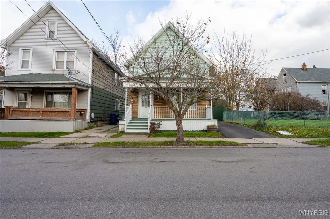 15 Central Avenue, Buffalo, New York 14206, Buffalo, New York 14206, 4 Bedrooms Bedrooms, 8 Rooms Rooms,1 BathroomBathrooms,Residential,For Sale,15 Central Avenue, Buffalo, New York 14206,0,B1651380