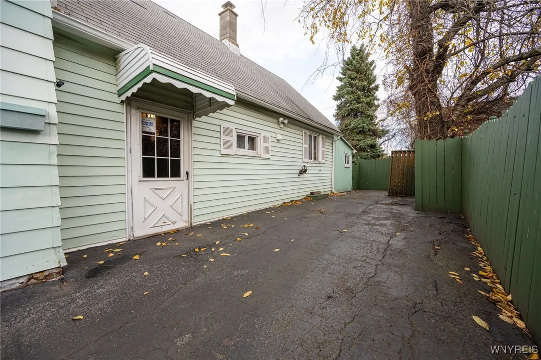 15 Central Avenue, Buffalo, New York 14206, Buffalo, New York 14206, 4 Bedrooms Bedrooms, 8 Rooms Rooms,1 BathroomBathrooms,Residential,For Sale,15 Central Avenue, Buffalo, New York 14206,0,B1651380