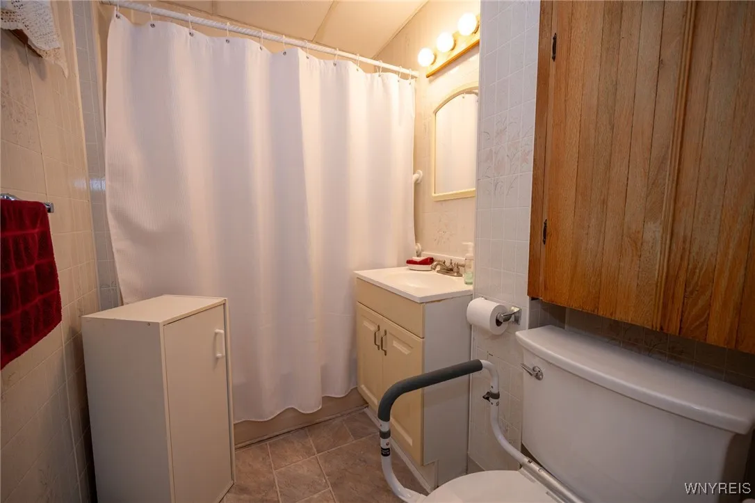 15 Central Avenue, Buffalo, New York 14206, Buffalo, New York 14206, 4 Bedrooms Bedrooms, 8 Rooms Rooms,1 BathroomBathrooms,Residential,For Sale,15 Central Avenue, Buffalo, New York 14206,0,B1651380