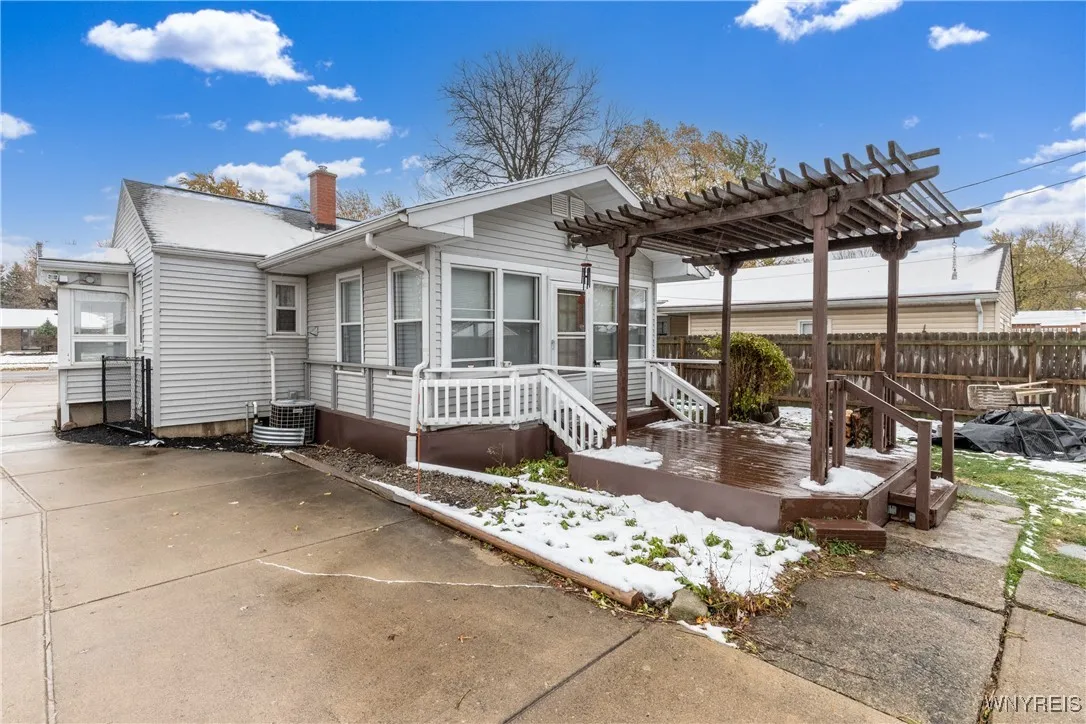 2696 Colvin Boulevard, Tonawanda, New York 14150, Tonawanda, New York 14150, 2 Bedrooms Bedrooms, 7 Rooms Rooms,1 BathroomBathrooms,Residential,For Sale,2696 Colvin Boulevard, Tonawanda, New York 14150,0,B1650679