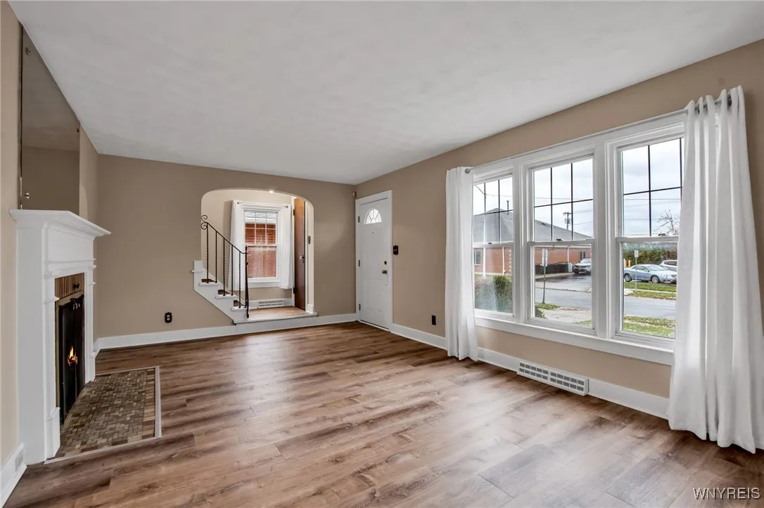 21 Waverly Avenue, Tonawanda, New York 14217, Tonawanda, New York 14217, 3 Bedrooms Bedrooms, 6 Rooms Rooms,1 BathroomBathrooms,Residential Lease,For Rent,21 Waverly Avenue, Tonawanda, New York 14217,0,B1646468