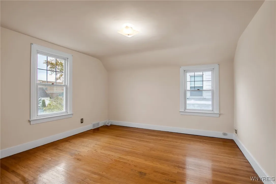 21 Waverly Avenue, Tonawanda, New York 14217, Tonawanda, New York 14217, 3 Bedrooms Bedrooms, 6 Rooms Rooms,1 BathroomBathrooms,Residential Lease,For Rent,21 Waverly Avenue, Tonawanda, New York 14217,0,B1646468