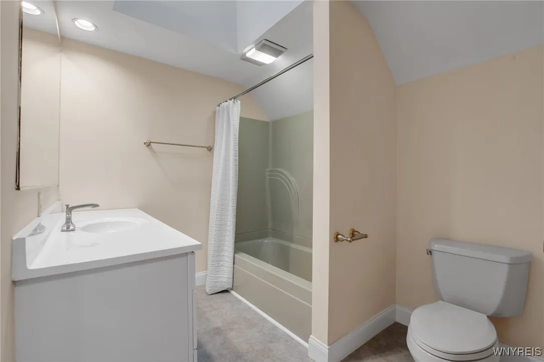 21 Waverly Avenue, Tonawanda, New York 14217, Tonawanda, New York 14217, 3 Bedrooms Bedrooms, 6 Rooms Rooms,1 BathroomBathrooms,Residential Lease,For Rent,21 Waverly Avenue, Tonawanda, New York 14217,0,B1646468