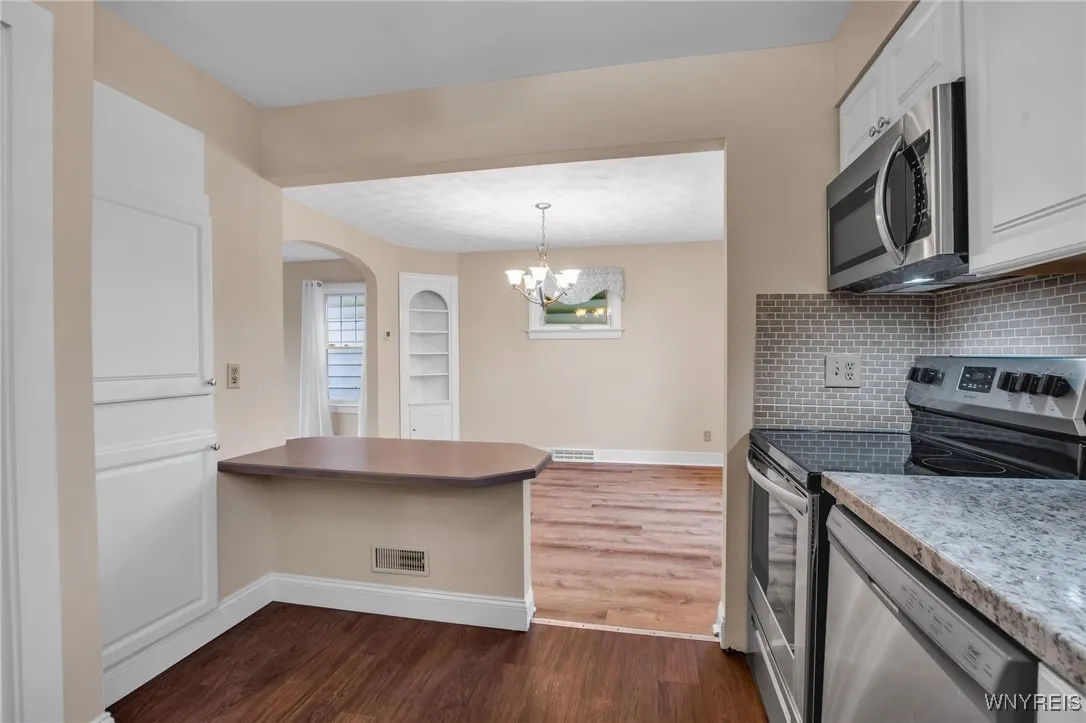 21 Waverly Avenue, Tonawanda, New York 14217, Tonawanda, New York 14217, 3 Bedrooms Bedrooms, 6 Rooms Rooms,1 BathroomBathrooms,Residential Lease,For Rent,21 Waverly Avenue, Tonawanda, New York 14217,0,B1646468