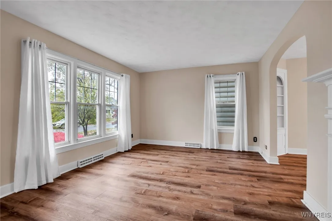 21 Waverly Avenue, Tonawanda, New York 14217, Tonawanda, New York 14217, 3 Bedrooms Bedrooms, 6 Rooms Rooms,1 BathroomBathrooms,Residential Lease,For Rent,21 Waverly Avenue, Tonawanda, New York 14217,0,B1646468