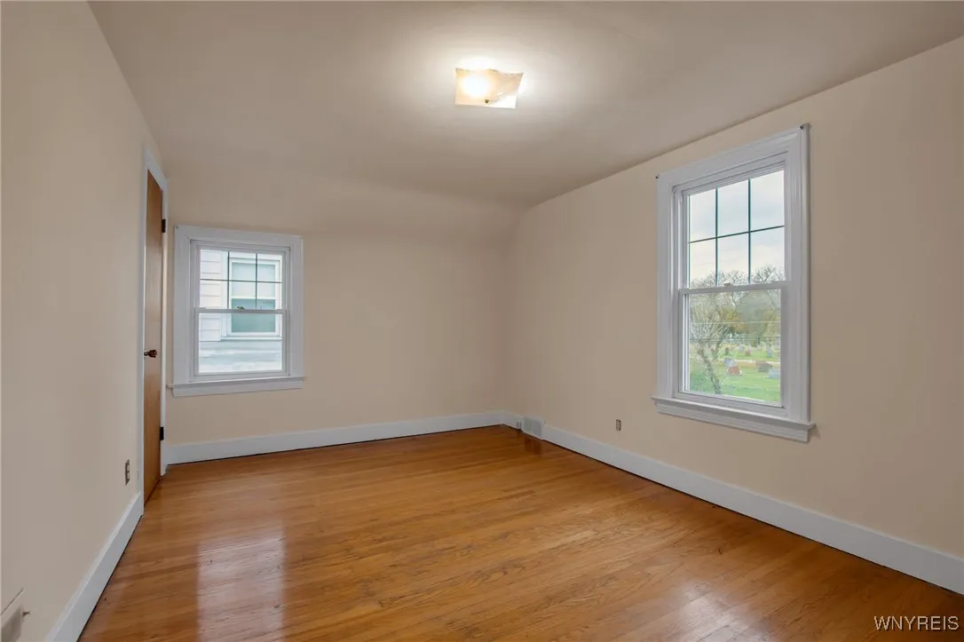 21 Waverly Avenue, Tonawanda, New York 14217, Tonawanda, New York 14217, 3 Bedrooms Bedrooms, 6 Rooms Rooms,1 BathroomBathrooms,Residential Lease,For Rent,21 Waverly Avenue, Tonawanda, New York 14217,0,B1646468