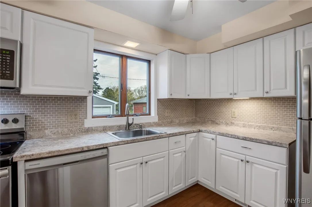 21 Waverly Avenue, Tonawanda, New York 14217, Tonawanda, New York 14217, 3 Bedrooms Bedrooms, 6 Rooms Rooms,1 BathroomBathrooms,Residential Lease,For Rent,21 Waverly Avenue, Tonawanda, New York 14217,0,B1646468