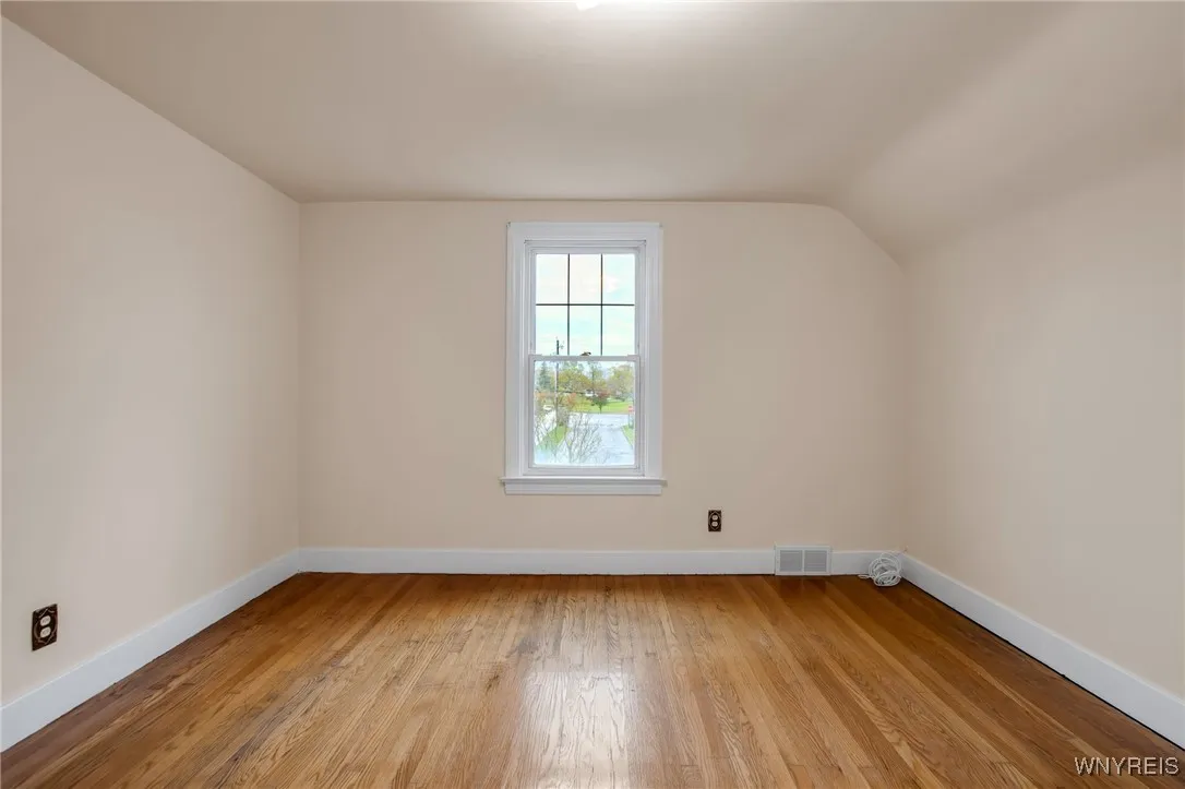 21 Waverly Avenue, Tonawanda, New York 14217, Tonawanda, New York 14217, 3 Bedrooms Bedrooms, 6 Rooms Rooms,1 BathroomBathrooms,Residential Lease,For Rent,21 Waverly Avenue, Tonawanda, New York 14217,0,B1646468