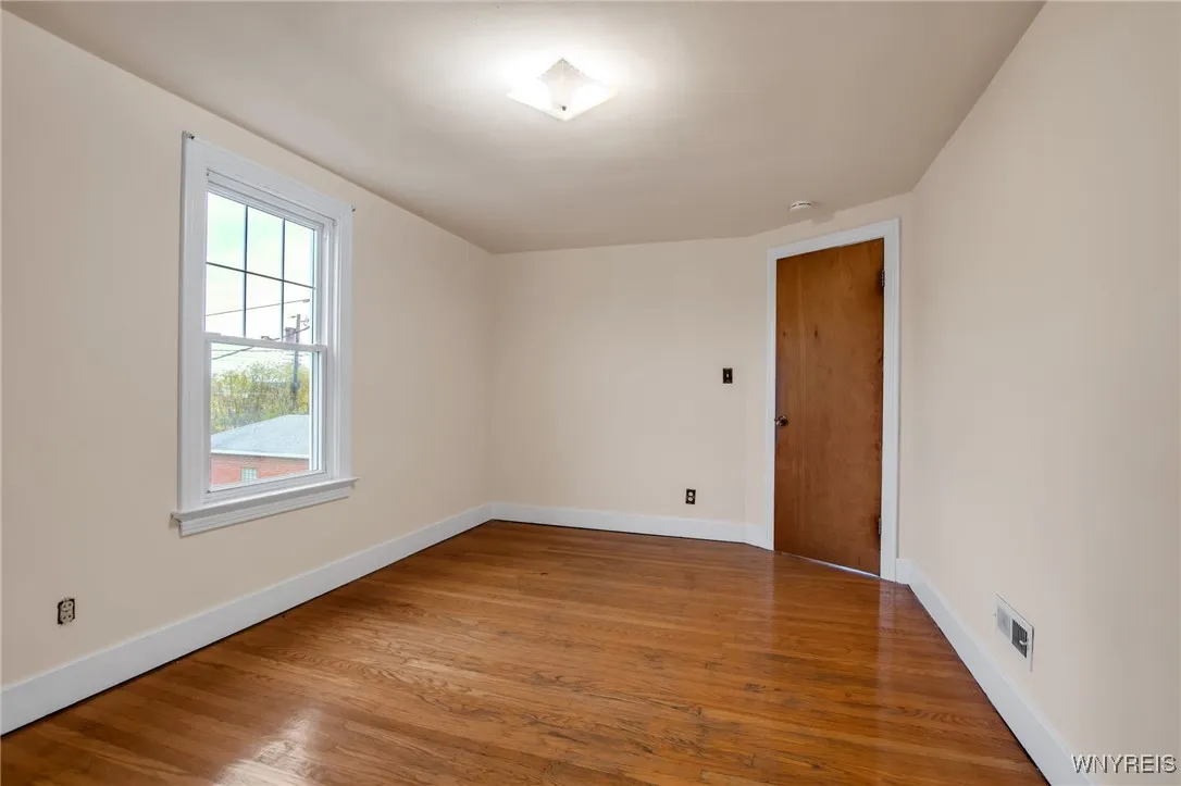 21 Waverly Avenue, Tonawanda, New York 14217, Tonawanda, New York 14217, 3 Bedrooms Bedrooms, 6 Rooms Rooms,1 BathroomBathrooms,Residential Lease,For Rent,21 Waverly Avenue, Tonawanda, New York 14217,0,B1646468