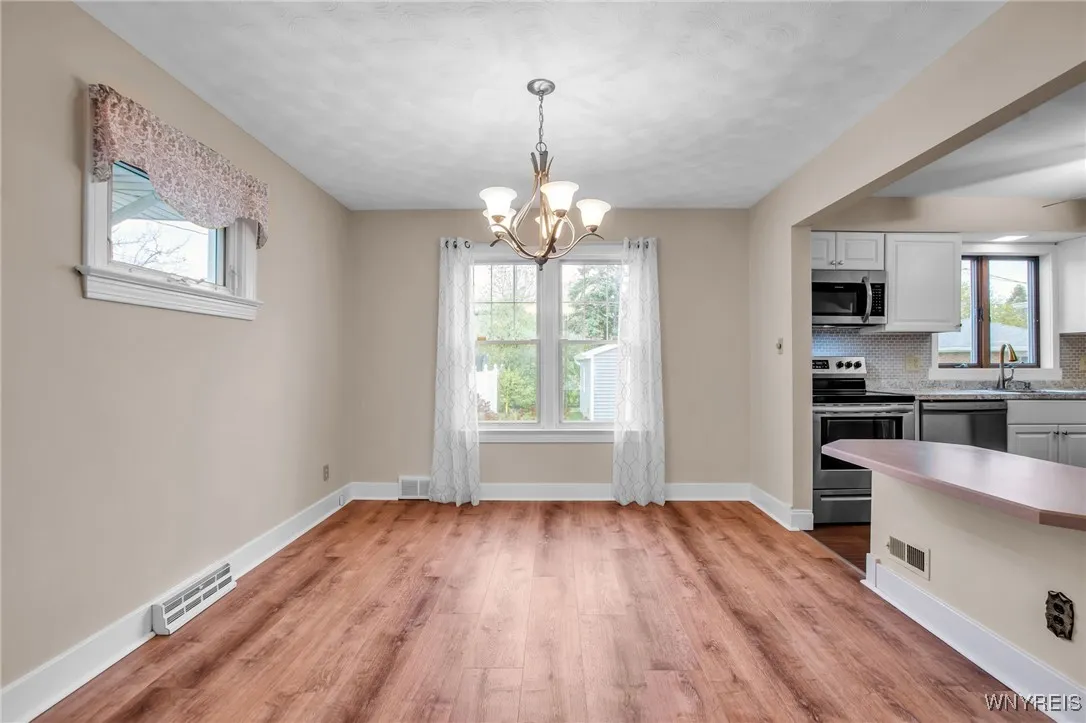 21 Waverly Avenue, Tonawanda, New York 14217, Tonawanda, New York 14217, 3 Bedrooms Bedrooms, 6 Rooms Rooms,1 BathroomBathrooms,Residential Lease,For Rent,21 Waverly Avenue, Tonawanda, New York 14217,0,B1646468