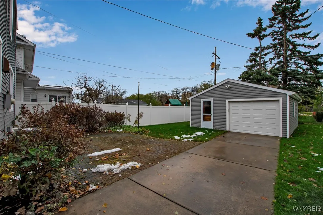 21 Waverly Avenue, Tonawanda, New York 14217, Tonawanda, New York 14217, 3 Bedrooms Bedrooms, 6 Rooms Rooms,1 BathroomBathrooms,Residential Lease,For Rent,21 Waverly Avenue, Tonawanda, New York 14217,0,B1646468