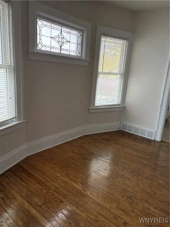 55 East Hazeltine Avenue, Tonawanda, New York 1421, Tonawanda, New York 14217, 2 Bedrooms Bedrooms, 6 Rooms Rooms,1 BathroomBathrooms,Residential Lease,For Rent,55 East Hazeltine Avenue, Tonawanda, New York 1421,0,B1651525