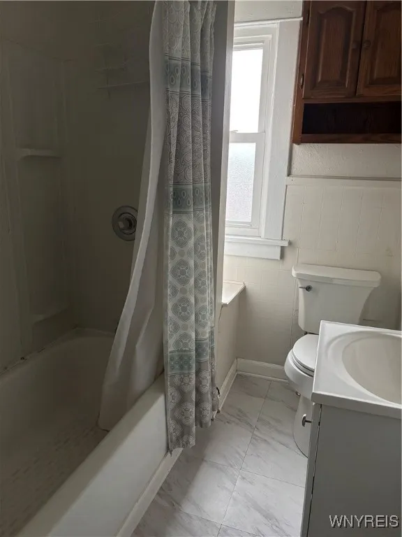 55 East Hazeltine Avenue, Tonawanda, New York 1421, Tonawanda, New York 14217, 2 Bedrooms Bedrooms, 6 Rooms Rooms,1 BathroomBathrooms,Residential Lease,For Rent,55 East Hazeltine Avenue, Tonawanda, New York 1421,0,B1651525