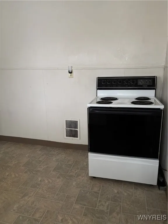 55 East Hazeltine Avenue, Tonawanda, New York 1421, Tonawanda, New York 14217, 2 Bedrooms Bedrooms, 6 Rooms Rooms,1 BathroomBathrooms,Residential Lease,For Rent,55 East Hazeltine Avenue, Tonawanda, New York 1421,0,B1651525