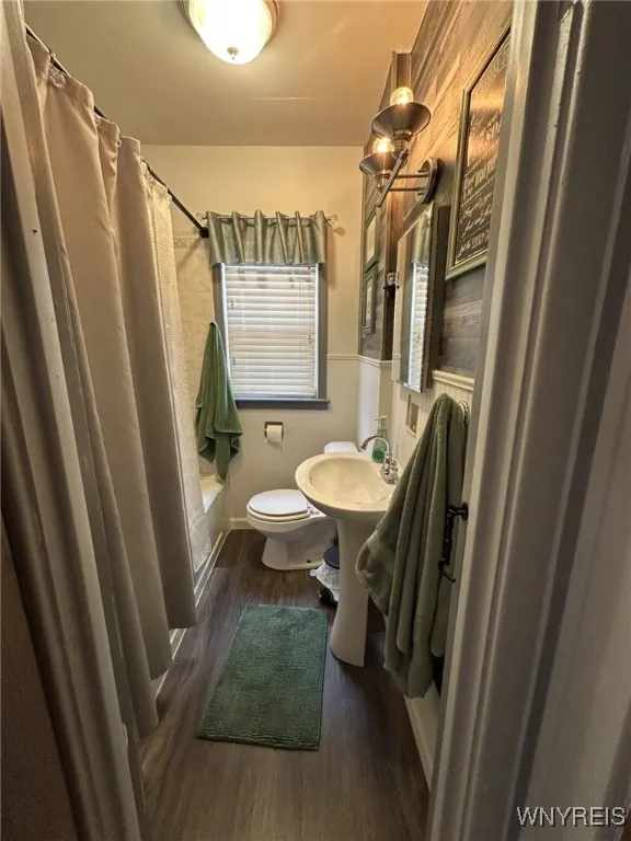 2919 Michigan Avenue, Niagara Falls, New York 1430, Niagara Falls, New York 14305, 3 Bedrooms Bedrooms, 8 Rooms Rooms,2 BathroomsBathrooms,Residential,For Sale,2919 Michigan Avenue, Niagara Falls, New York 1430,0,B1651509