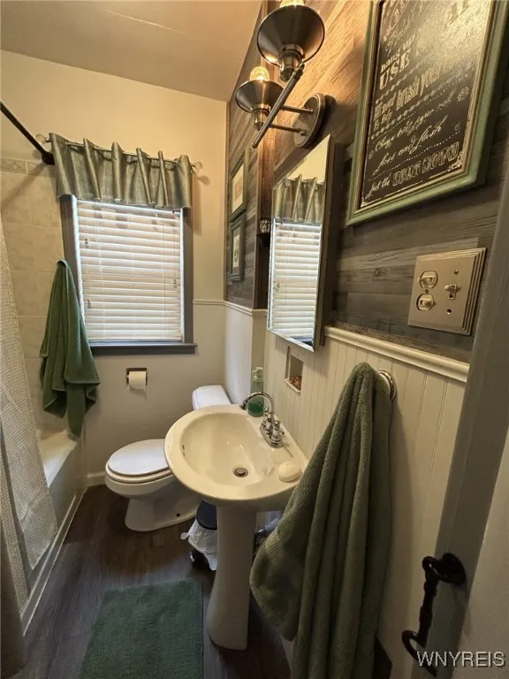 2919 Michigan Avenue, Niagara Falls, New York 1430, Niagara Falls, New York 14305, 3 Bedrooms Bedrooms, 8 Rooms Rooms,2 BathroomsBathrooms,Residential,For Sale,2919 Michigan Avenue, Niagara Falls, New York 1430,0,B1651509