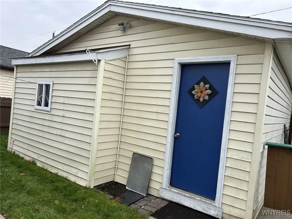 2919 Michigan Avenue, Niagara Falls, New York 1430, Niagara Falls, New York 14305, 3 Bedrooms Bedrooms, 8 Rooms Rooms,2 BathroomsBathrooms,Residential,For Sale,2919 Michigan Avenue, Niagara Falls, New York 1430,0,B1651509