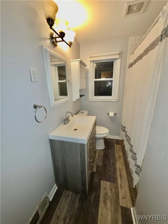 35 Park Avenue, Tonawanda, New York 14150, Tonawanda, New York 14150, 2 Bedrooms Bedrooms, 5 Rooms Rooms,1 BathroomBathrooms,Residential Lease,For Rent,35 Park Avenue, Tonawanda, New York 14150,0,B1648207