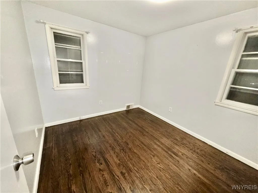 35 Park Avenue, Tonawanda, New York 14150, Tonawanda, New York 14150, 2 Bedrooms Bedrooms, 5 Rooms Rooms,1 BathroomBathrooms,Residential Lease,For Rent,35 Park Avenue, Tonawanda, New York 14150,0,B1648207