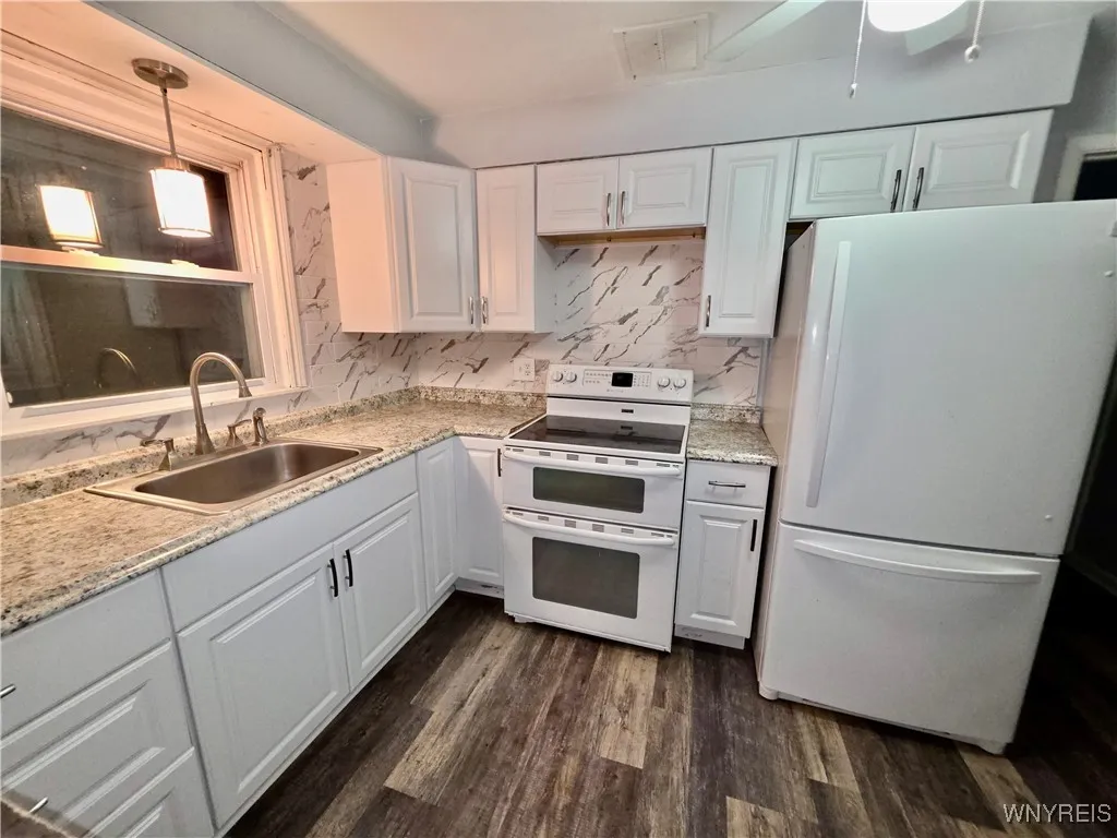 35 Park Avenue, Tonawanda, New York 14150, Tonawanda, New York 14150, 2 Bedrooms Bedrooms, 5 Rooms Rooms,1 BathroomBathrooms,Residential Lease,For Rent,35 Park Avenue, Tonawanda, New York 14150,0,B1648207