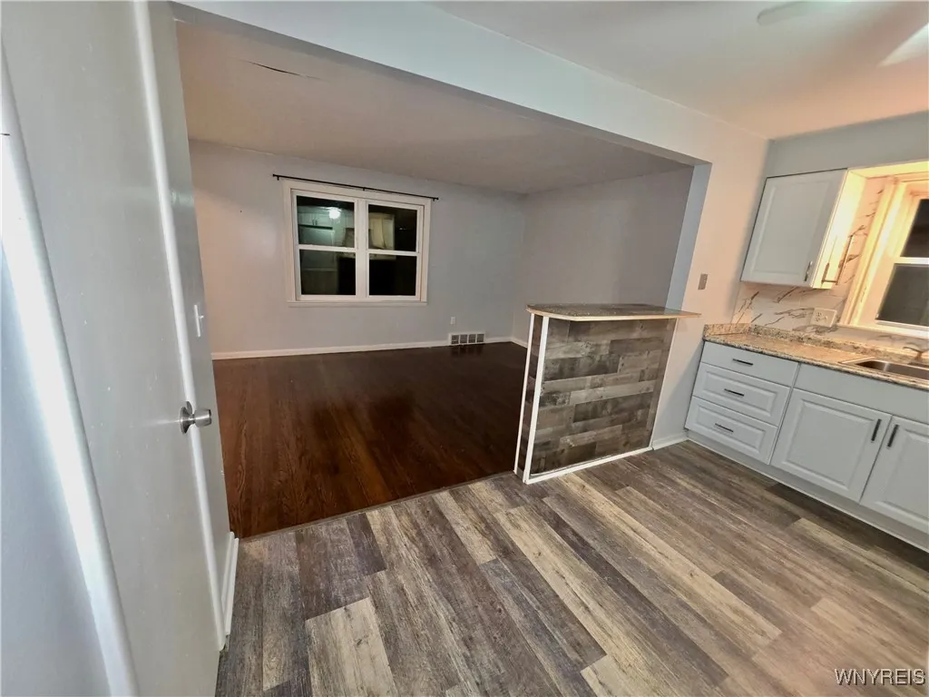 35 Park Avenue, Tonawanda, New York 14150, Tonawanda, New York 14150, 2 Bedrooms Bedrooms, 5 Rooms Rooms,1 BathroomBathrooms,Residential Lease,For Rent,35 Park Avenue, Tonawanda, New York 14150,0,B1648207
