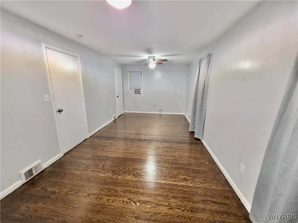 35 Park Avenue, Tonawanda, New York 14150, Tonawanda, New York 14150, 2 Bedrooms Bedrooms, 5 Rooms Rooms,1 BathroomBathrooms,Residential Lease,For Rent,35 Park Avenue, Tonawanda, New York 14150,0,B1648207