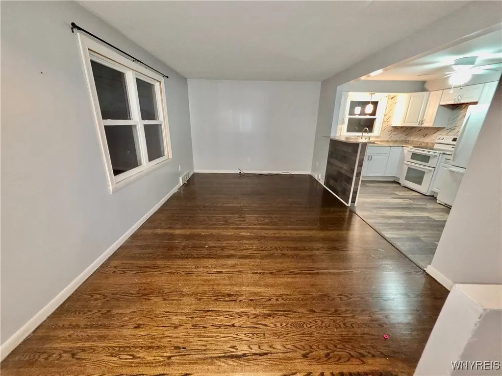 35 Park Avenue, Tonawanda, New York 14150, Tonawanda, New York 14150, 2 Bedrooms Bedrooms, 5 Rooms Rooms,1 BathroomBathrooms,Residential Lease,For Rent,35 Park Avenue, Tonawanda, New York 14150,0,B1648207