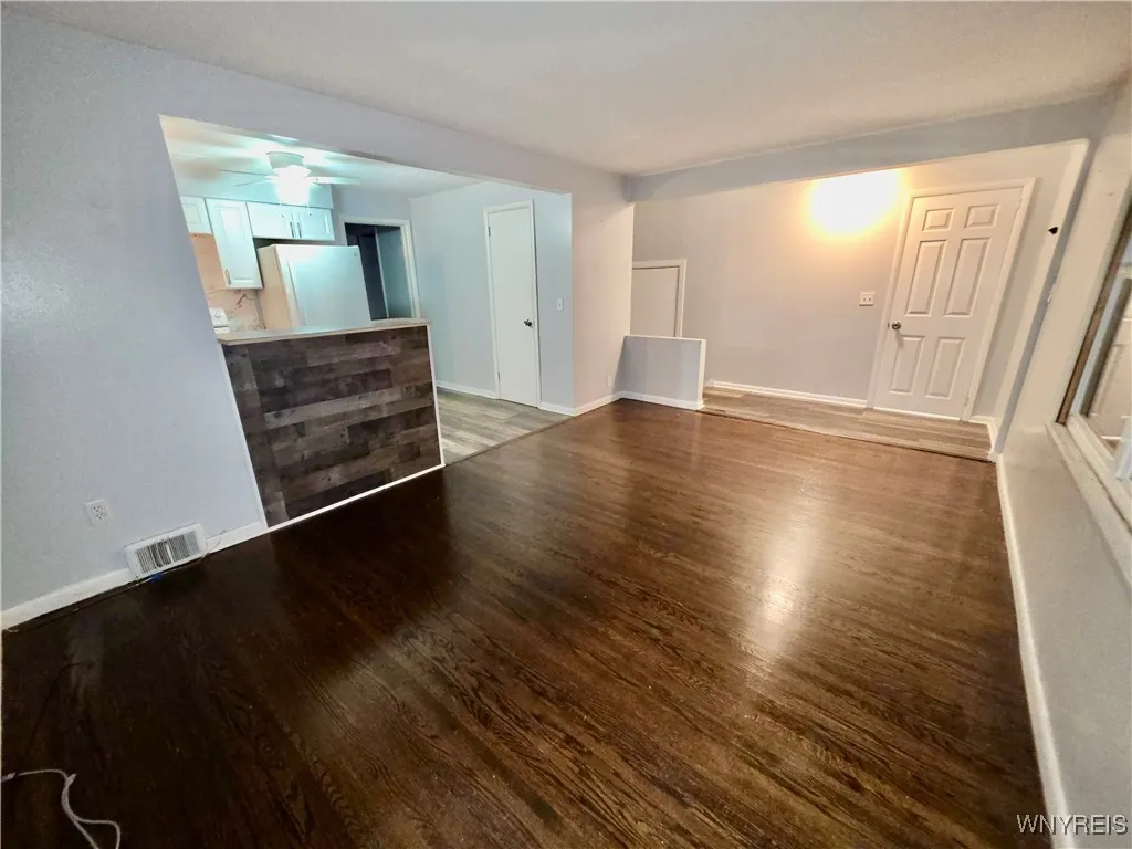 35 Park Avenue, Tonawanda, New York 14150, Tonawanda, New York 14150, 2 Bedrooms Bedrooms, 5 Rooms Rooms,1 BathroomBathrooms,Residential Lease,For Rent,35 Park Avenue, Tonawanda, New York 14150,0,B1648207