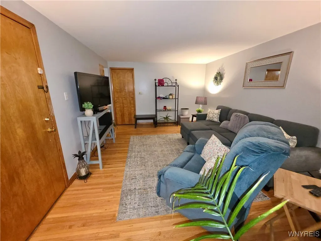 47 Tussing Lane, Tonawanda, New York 14150, Tonawanda, New York 14150, 3 Bedrooms Bedrooms, 7 Rooms Rooms,1 BathroomBathrooms,Residential Lease,For Rent,47 Tussing Lane, Tonawanda, New York 14150,0,B1650141