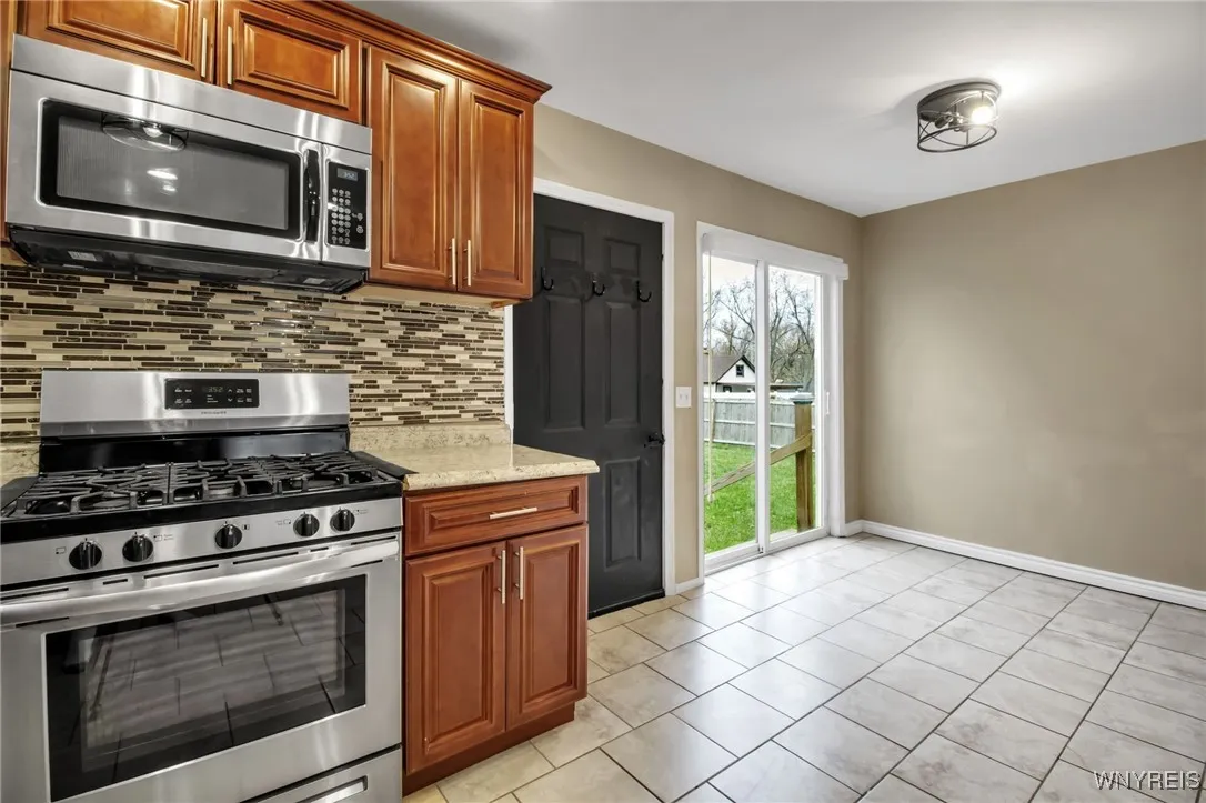 5048 Roseview Avenue, Hamburg, New York 14219, Hamburg, New York 14219, 3 Bedrooms Bedrooms, 6 Rooms Rooms,1 BathroomBathrooms,Residential,For Sale,5048 Roseview Avenue, Hamburg, New York 14219,0,B1651085