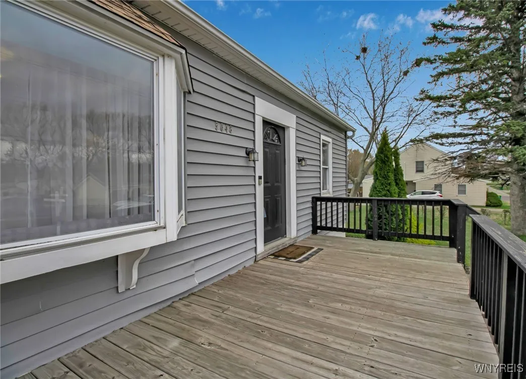 5048 Roseview Avenue, Hamburg, New York 14219, Hamburg, New York 14219, 3 Bedrooms Bedrooms, 6 Rooms Rooms,1 BathroomBathrooms,Residential,For Sale,5048 Roseview Avenue, Hamburg, New York 14219,0,B1651085