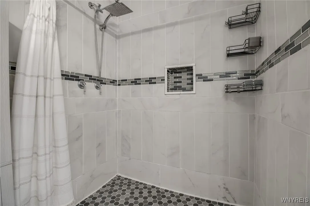 5048 Roseview Avenue, Hamburg, New York 14219, Hamburg, New York 14219, 3 Bedrooms Bedrooms, 6 Rooms Rooms,1 BathroomBathrooms,Residential,For Sale,5048 Roseview Avenue, Hamburg, New York 14219,0,B1651085