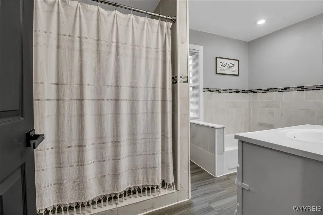 5048 Roseview Avenue, Hamburg, New York 14219, Hamburg, New York 14219, 3 Bedrooms Bedrooms, 6 Rooms Rooms,1 BathroomBathrooms,Residential,For Sale,5048 Roseview Avenue, Hamburg, New York 14219,0,B1651085