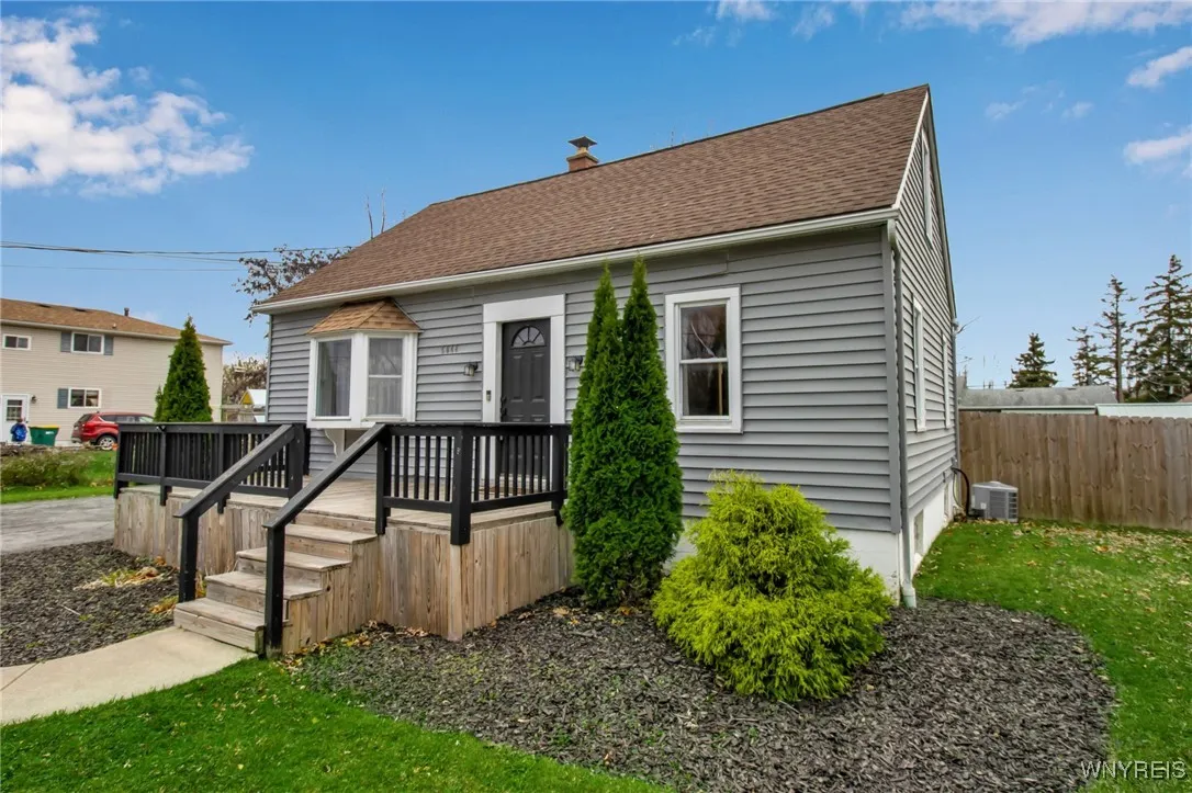 5048 Roseview Avenue, Hamburg, New York 14219, Hamburg, New York 14219, 3 Bedrooms Bedrooms, 6 Rooms Rooms,1 BathroomBathrooms,Residential,For Sale,5048 Roseview Avenue, Hamburg, New York 14219,0,B1651085