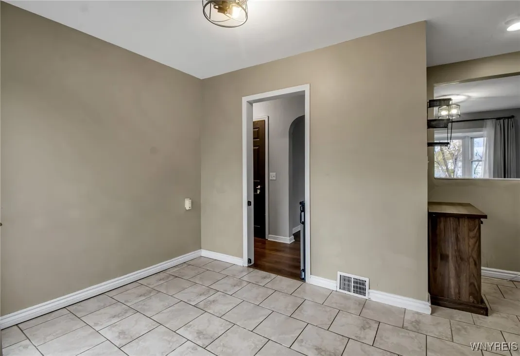 5048 Roseview Avenue, Hamburg, New York 14219, Hamburg, New York 14219, 3 Bedrooms Bedrooms, 6 Rooms Rooms,1 BathroomBathrooms,Residential,For Sale,5048 Roseview Avenue, Hamburg, New York 14219,0,B1651085