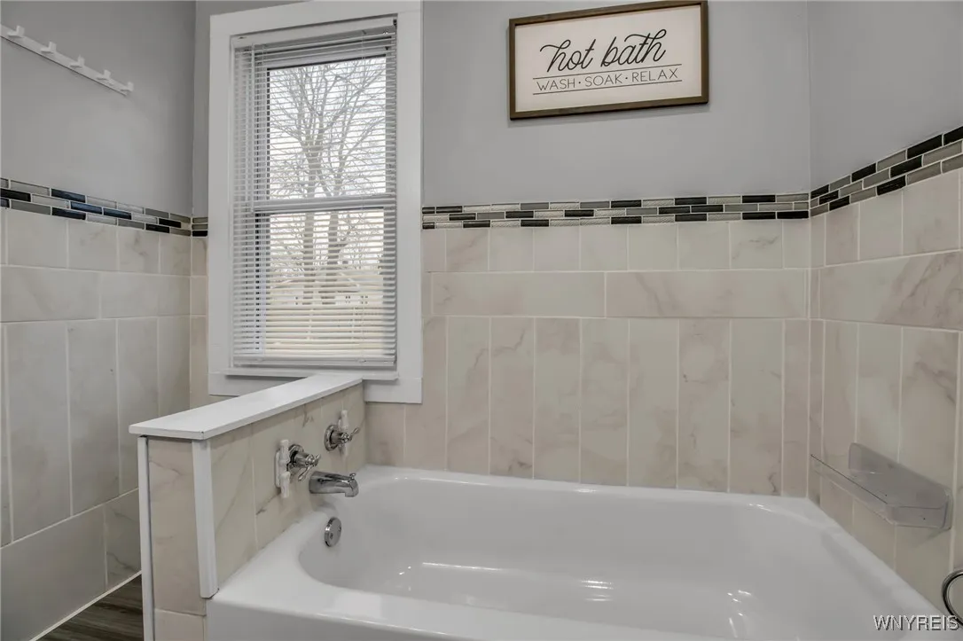 5048 Roseview Avenue, Hamburg, New York 14219, Hamburg, New York 14219, 3 Bedrooms Bedrooms, 6 Rooms Rooms,1 BathroomBathrooms,Residential,For Sale,5048 Roseview Avenue, Hamburg, New York 14219,0,B1651085